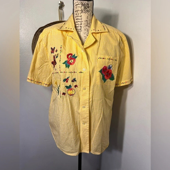 Karen Scott M,Yellow/White Checkered Embroidered butterfly flower button front - Picture 2 of 13